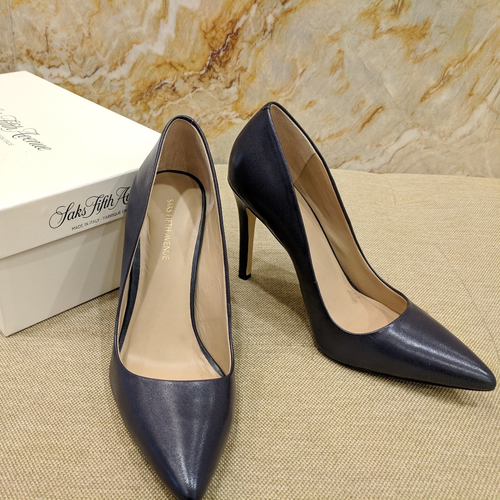 Saks Fifth Avenue Navy Leather Heel SZ 7M